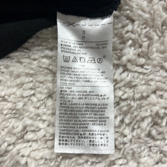 Black v-neck Sweater with button detail - Picture 4 of 4